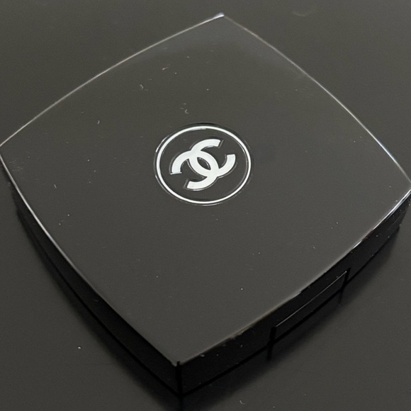 Chanel 229 Boutons Stellaire Les 4 Ombres Multi-Effect Quadra Eyeshadow - Picture 5 of 7